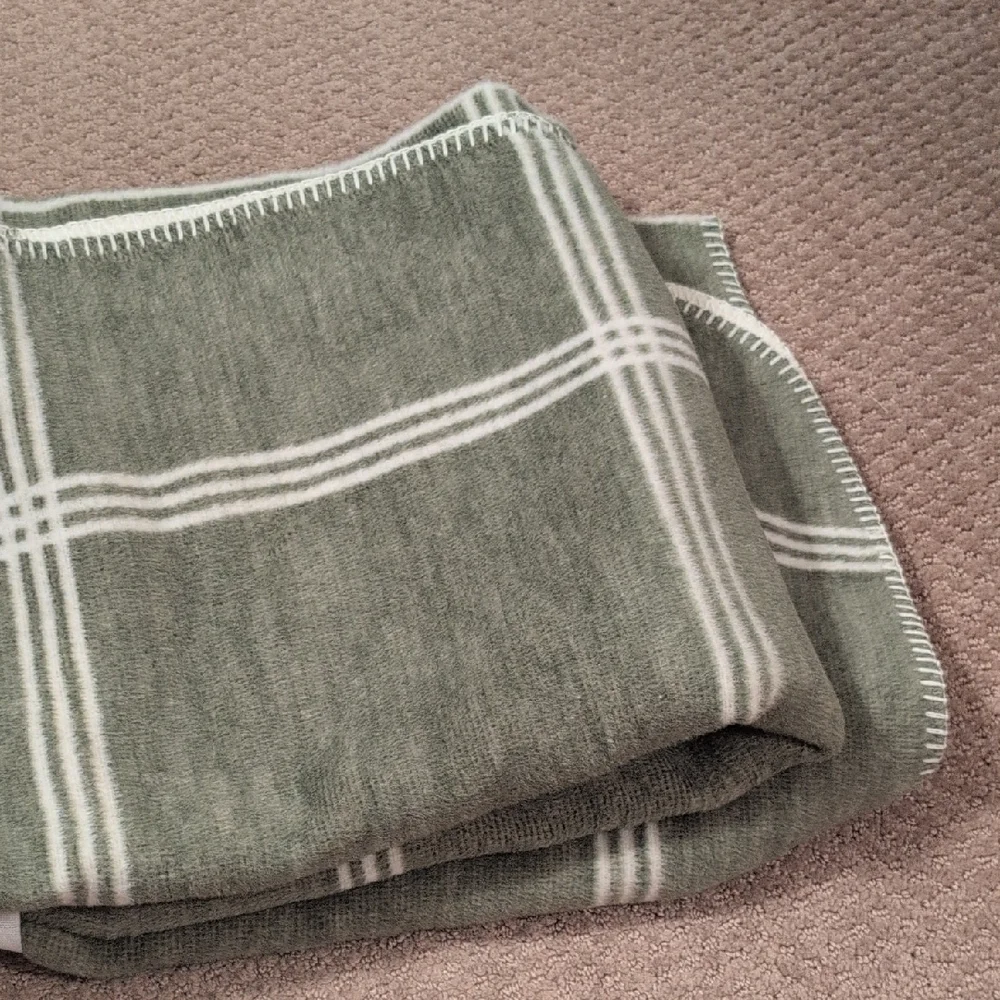 Kohl's Green And White Plaid Cotton Acrylic Throw Blanket NWT